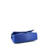 Bolso de mano Chanel Timeless Maxi Jumbo en cuero acolchado azul - Detail D5 thumbnail