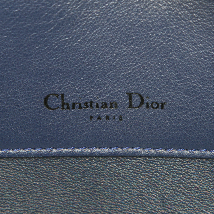 Bolso de mano Dior Be Dior modelo grande en cuero azul marino y cuero irisado azul - Detail D4