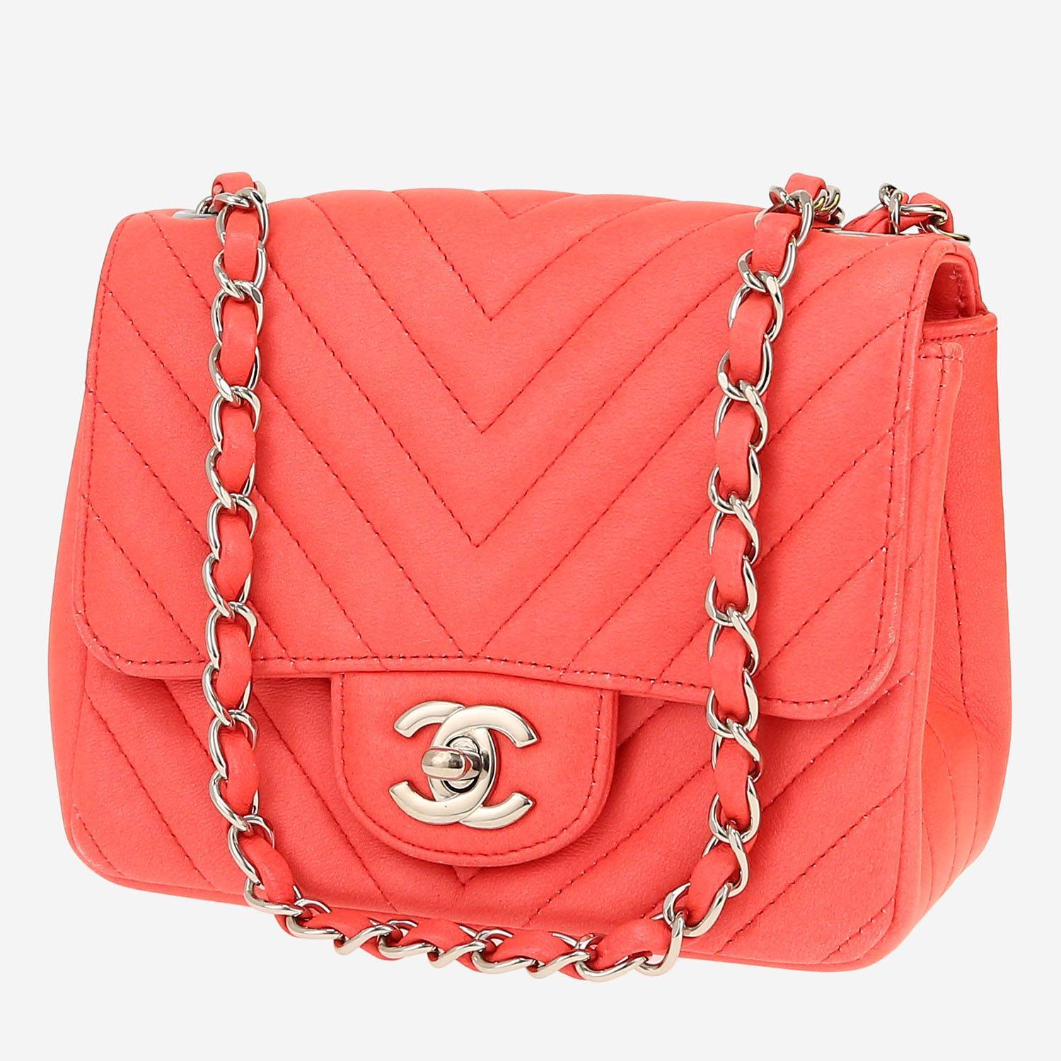 Sac bandoulière Chanel Mini Timeless en cuir matelassé chevrons corail