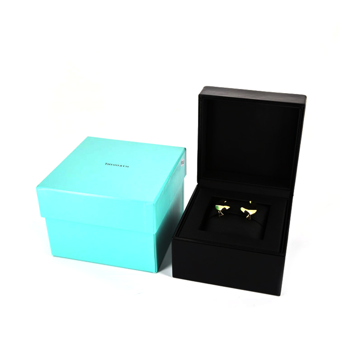 Tiffany 
Co Teardrop earrings in yellow gold - Detail D2