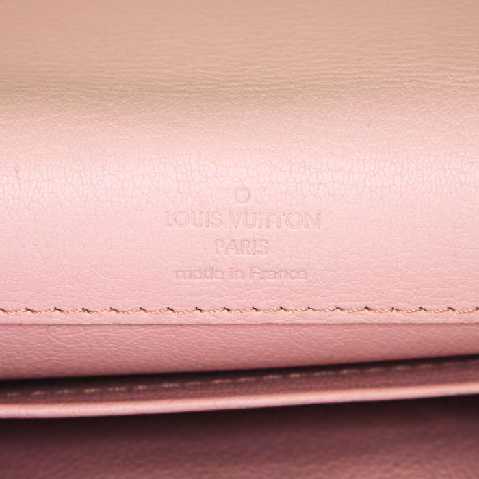 Pochette Louis Vuitton  Louise in pitone beige e rosa - Detail D3