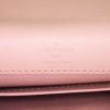Bolsito de mano Louis Vuitton  Louise en piel de pitón beige y rosa - Detail D3 thumbnail