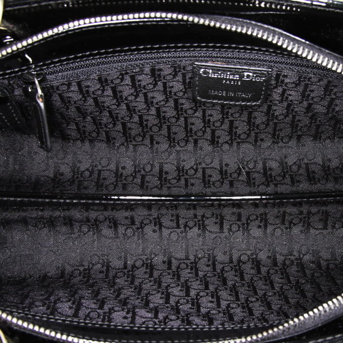 Sac à main Dior Vintage en cuir verni noir - Detail D2