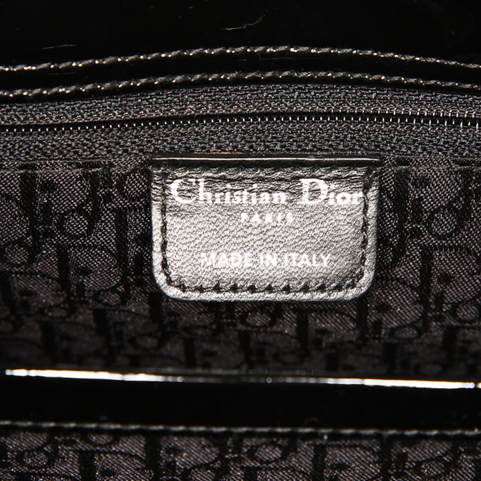 Sac à main Dior Vintage en cuir verni noir - Detail D3