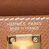 Bolso de mano Hermès Kelly 20 cm en cuero epsom color oro - Detail D4 thumbnail