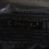 Bolso bandolera Chanel en cuero acolchado negro - Detail D3 thumbnail