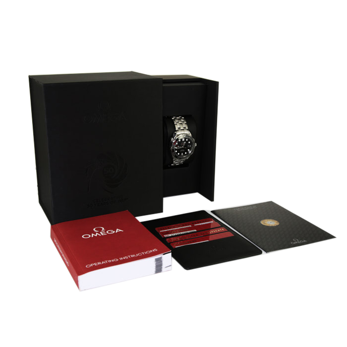 Omega Seamaster 300 M James Bond 50th watch in stainless steel Ref:  168.1667 Circa  2012 - Detail D3