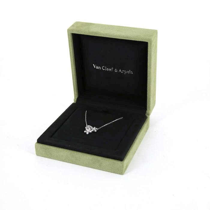 Collier Van Cleef & Arpels Socrate en or blanc et diamants - Detail D2