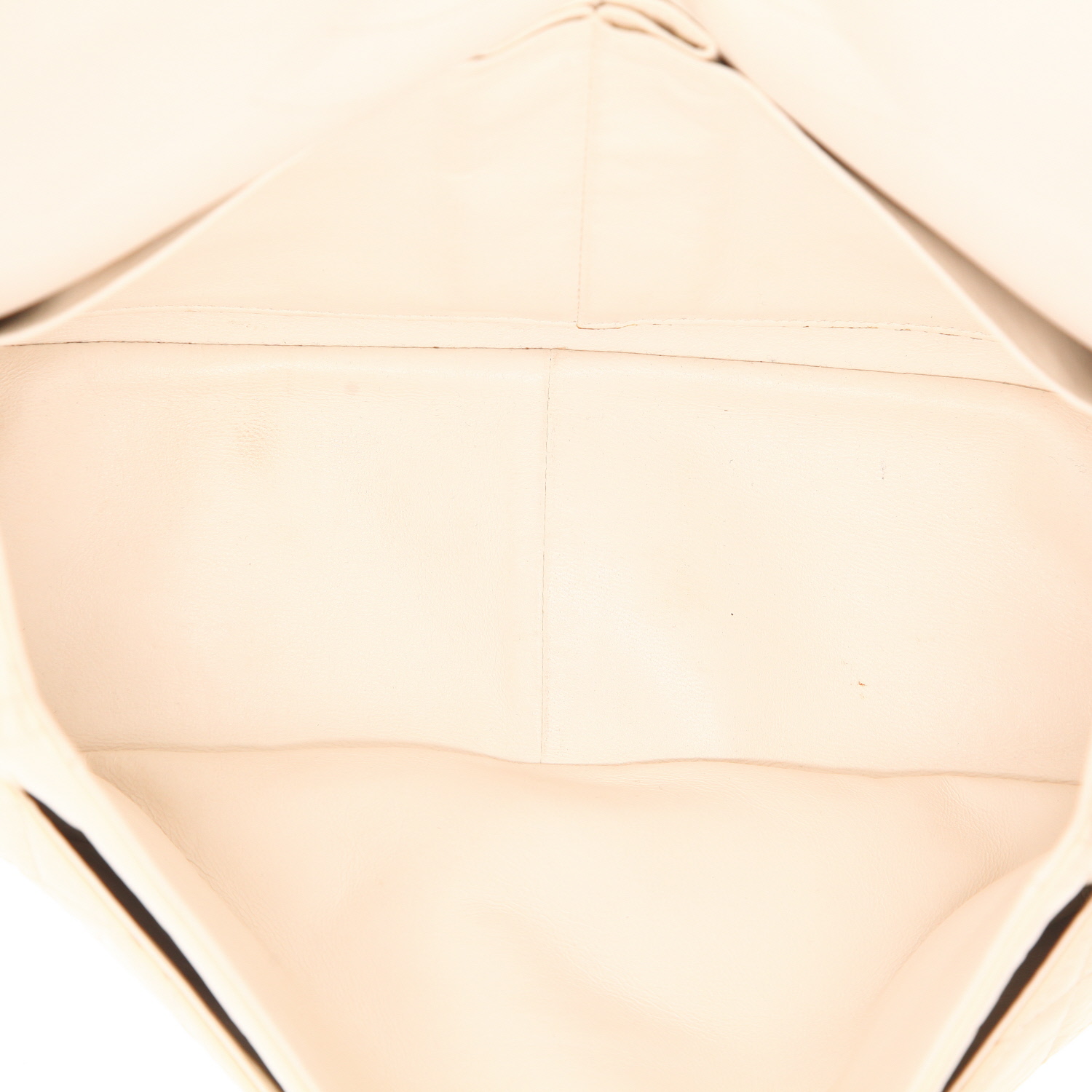 Chanel  2.55 shoulder bag  in cream color quilted leather - Detail D3