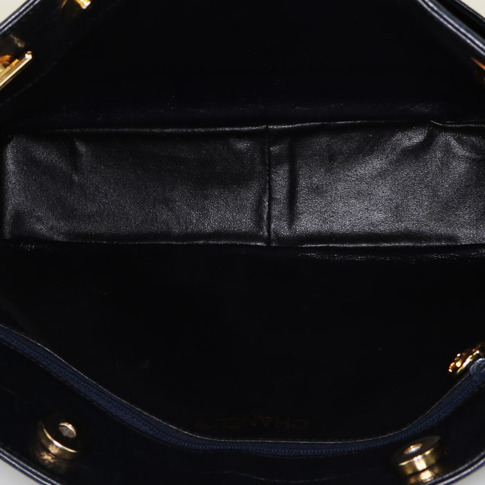 Bolso Cabás Chanel  Vintage Shopping en cuero acolchado azul - Detail D2