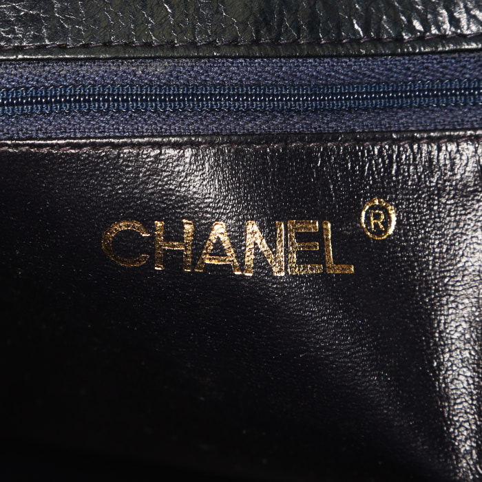Chanel  Vintage Shopping shopping bag  in blue quilted leather - Detail D3