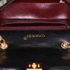 Bolso de mano Chanel  Vintage en charol acolchado negro - Detail D2 thumbnail
