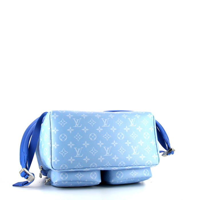 Sac à dos Louis Vuitton Editions Limitées Multipocket Clouds en toile monogram bleu-ciel et blanche et cuir bleu - Detail D4