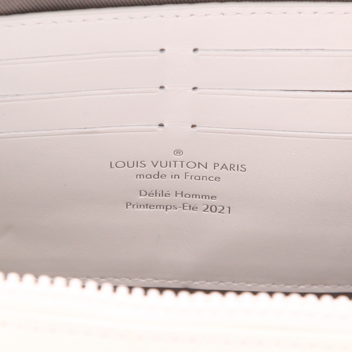 Sac bandoulière Louis Vuitton Soft Trunk en cuir blanc - Detail D2