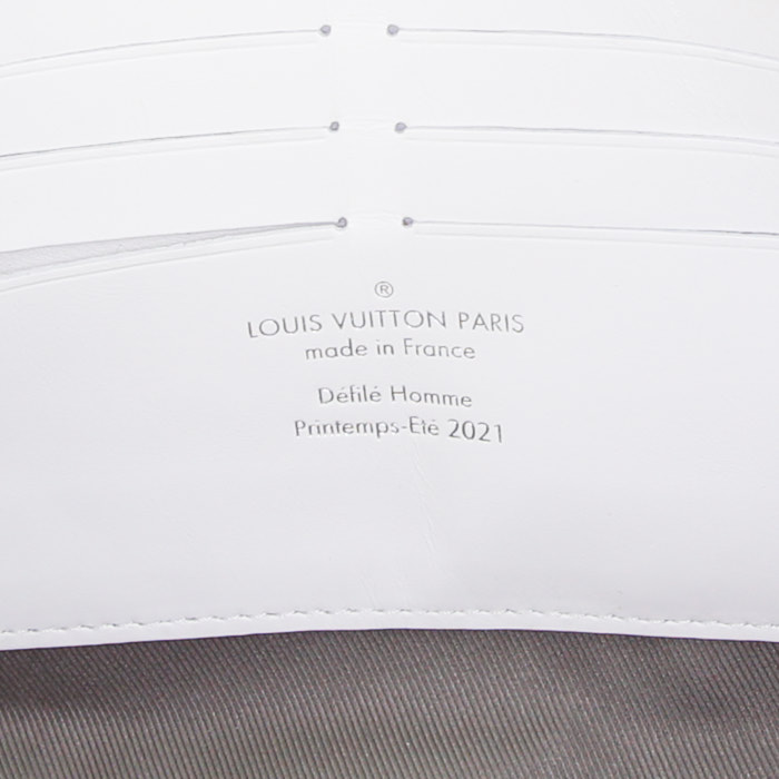 Louis Vuitton Soft Trunk shoulder bag in white leather - Detail D3