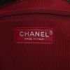 Sac bandoulière Chanel Gabrielle  moyen modèle en cuir matelassé chevrons noir - Detail D4 thumbnail