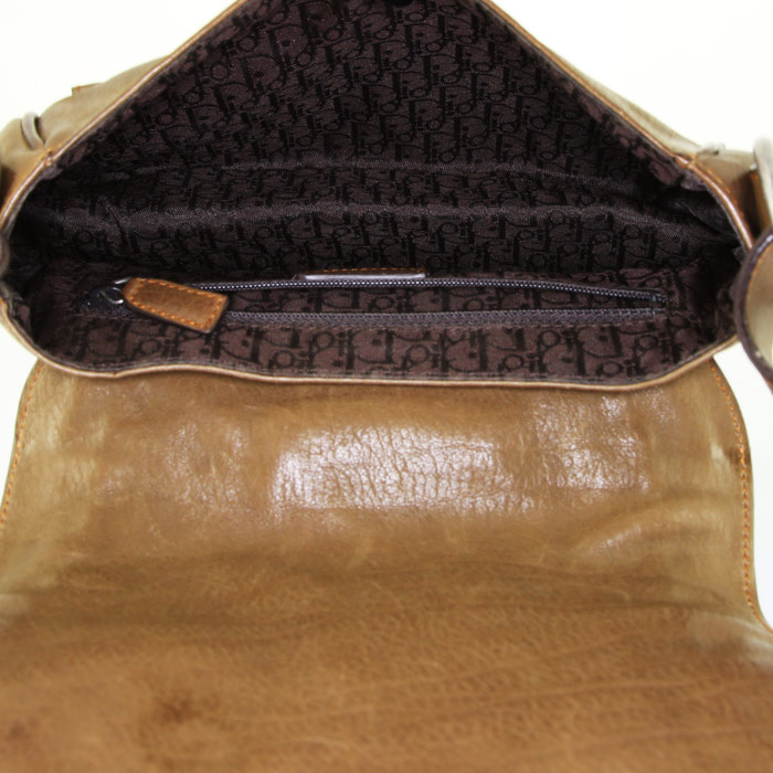 Dior Gaucho bag worn on the shoulder or carried in the hand in brown leather - Detail D2