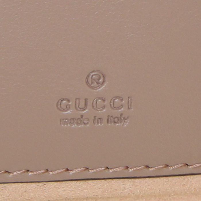 Gucci GG Marmont mini shoulder bag in beige quilted leather - Detail D3