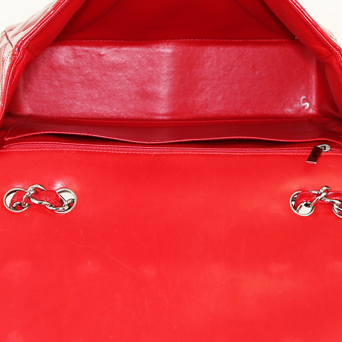 Borsa Chanel Timeless jumbo in pelle verniciata e foderata rossa - Detail D3