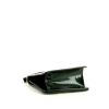 Sac à main Louis Vuitton en cuir verni vert-sapin - Detail D5 thumbnail