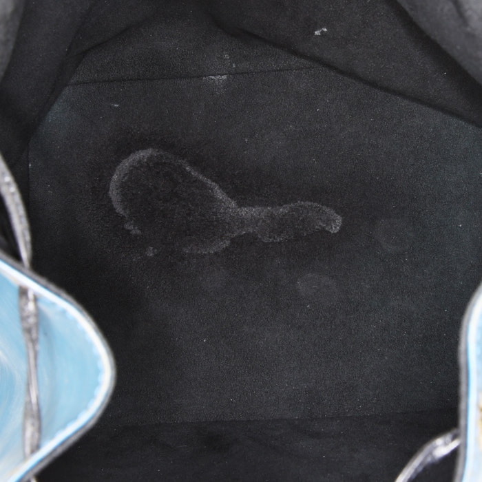 Sac à main Louis Vuitton petit Noé en cuir épi bleu et cuir noir - Detail D2