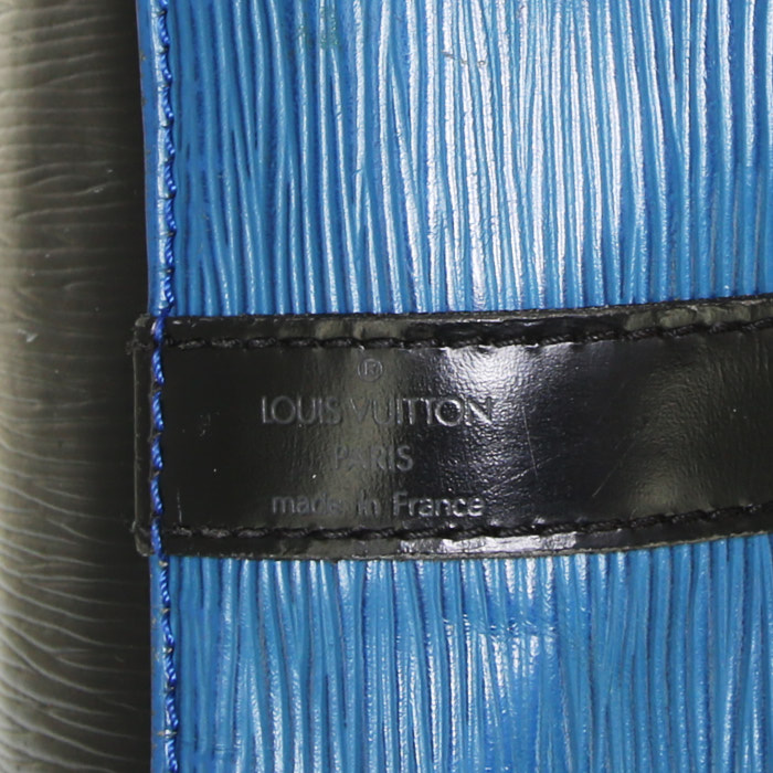 Sac à main Louis Vuitton petit Noé en cuir épi bleu et cuir noir - Detail D3