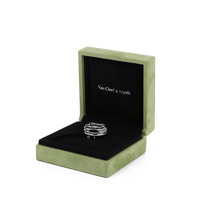 Van Cleef & Arpels Lucky Animals Panda brooch in white gold,  onyx and mother of pearl - Detail D2