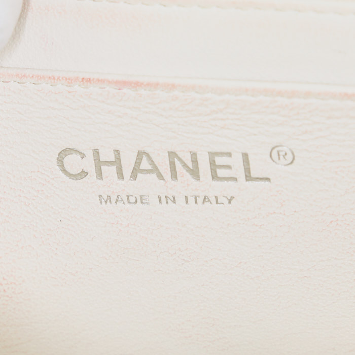 Chanel Mini Timeless handbag in white quilted leather - Detail D3