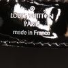 Sac à main Louis Vuitton Brea en cuir épi verni noir - Detail D4 thumbnail