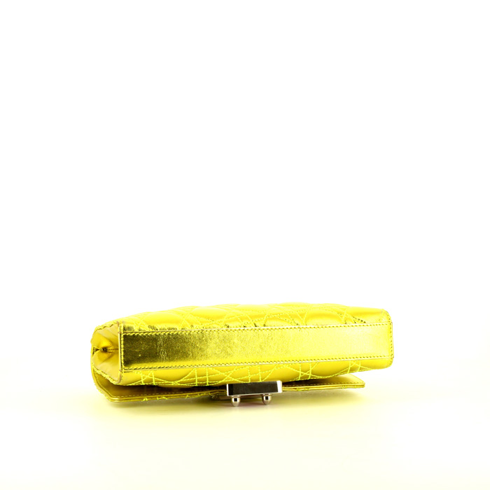 Bolsito de mano Dior Anselme Reyle en cuero cannage amarillo - Detail D4
