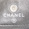 Bolso bandolera Chanel Wallet on Chain en charol acolchado negro - Detail D3 thumbnail