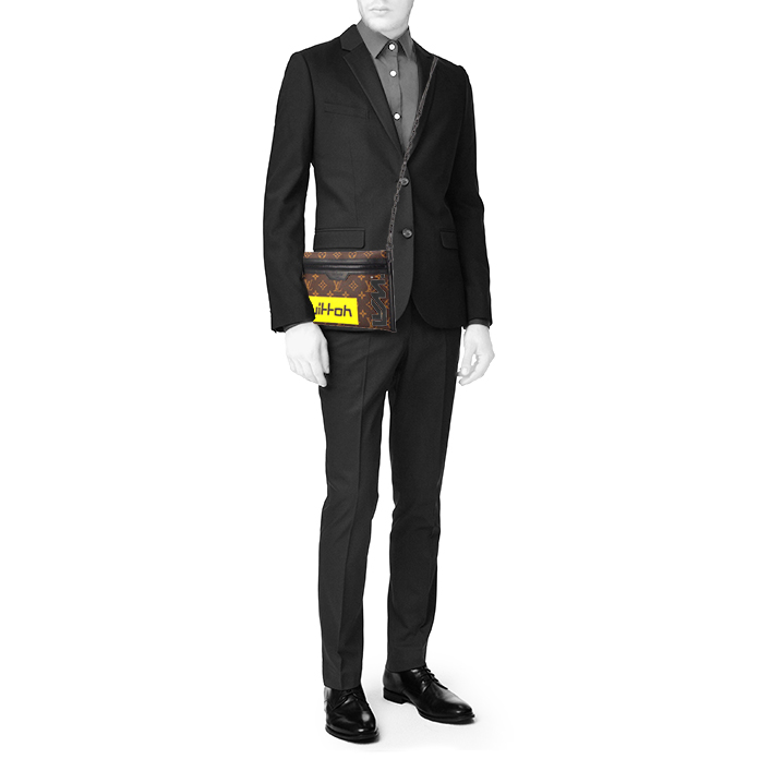 Louis Vuitton  Double Flat Messenger shoulder bag  in brown monogram canvas  and black leather - Detail D2