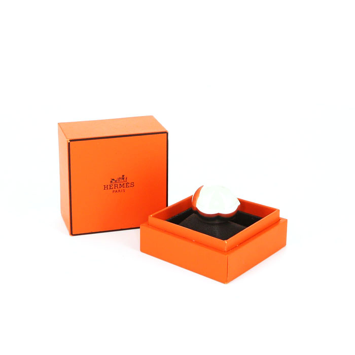 Sortija en forma de bola Hermès Quark en plata y resina naranja - Detail D2