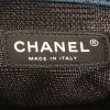 Sac à main Chanel Timeless en cuir matelassé chevrons bleu - Detail D4 thumbnail
