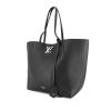 Shopping bag Louis Vuitton Lockme in pelle martellata nera - 00pp thumbnail