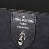 Shopping bag Louis Vuitton Lockme in pelle martellata nera - Detail D3 thumbnail