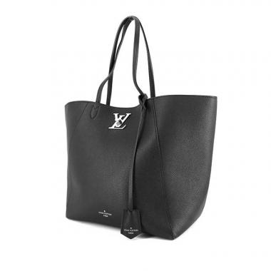 Bolso Cabás Louis Vuitton Lockme en cuero granulado negro
