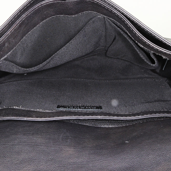 Bolso bandolera Chanel Boy en cuero negro - Detail D3