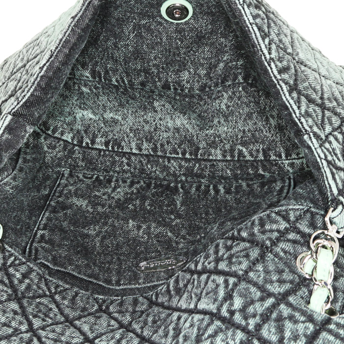 Borsa Chanel Timeless jumbo in tela denim verde e nera - Detail D3