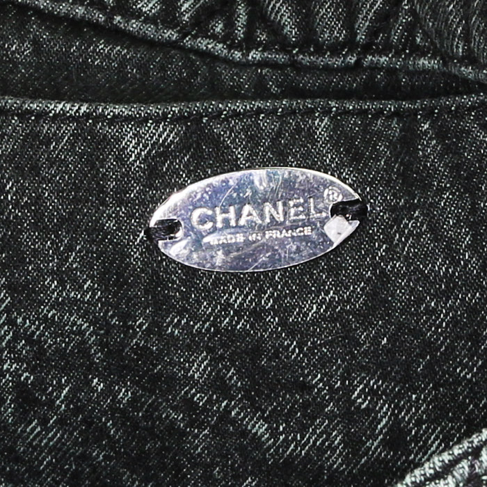 Sac à main Chanel Timeless jumbo en toile denim dégradée verte et noire - Detail D4