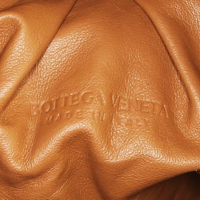 Borsa Bottega Veneta  The Shoulder Pouch in pelle marrone - Detail D3