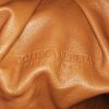 Bolso de mano Bottega Veneta  The Shoulder Pouch en cuero marrón - Detail D3 thumbnail
