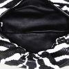 Bolso de mano Bottega Veneta Chain Pouch en cuero negro y blanco - Detail D2 thumbnail