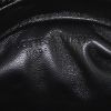 Bolso de mano Bottega Veneta Chain Pouch en cuero negro y blanco - Detail D3 thumbnail