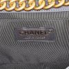 Sac à main Chanel Boy en cuir matelassé gris - Detail D3 thumbnail