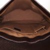 Borsa a tracolla Louis Vuitton Omaha in pelle marrone - Detail D2 thumbnail