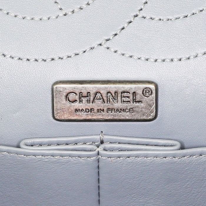 Chanel 2.55 handbag in grey python - Detail D4