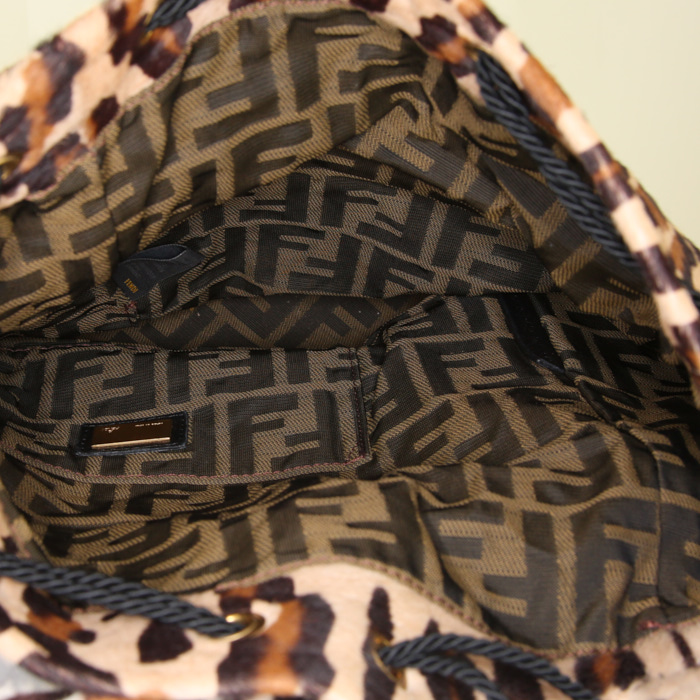 Bolso de mano Fendi en piel de potro beige y marrón y cuero negro - Detail D2