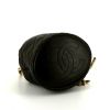 Sac bandoulière Chanel  Bucket en cuir matelassé noir - Detail D5 thumbnail