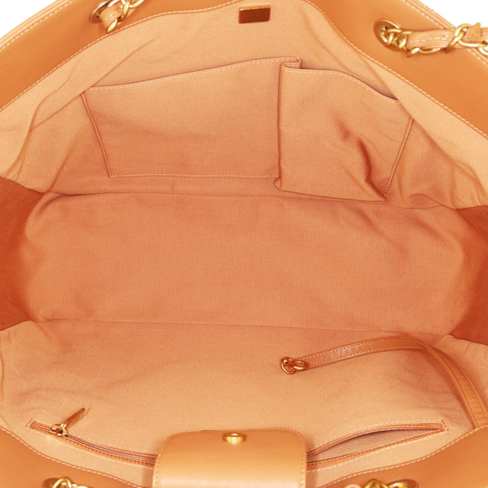 Shopping bag Chanel Grand Shopping in pelle trapuntata marrone - Detail D3